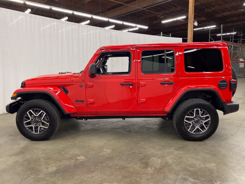 Used 2025 Jeep Wrangler Unlimited Sahara AWD/4WD image 3
