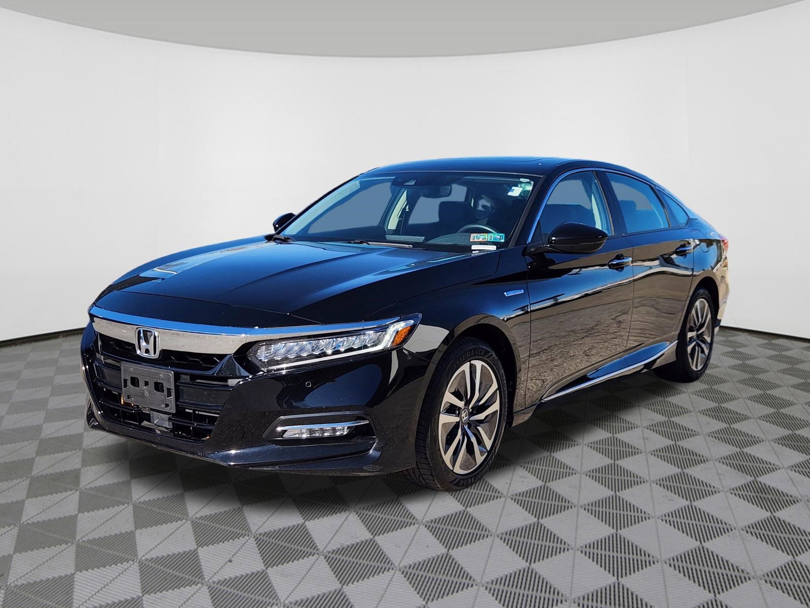 Used 2018 Honda Accord Touring image 2