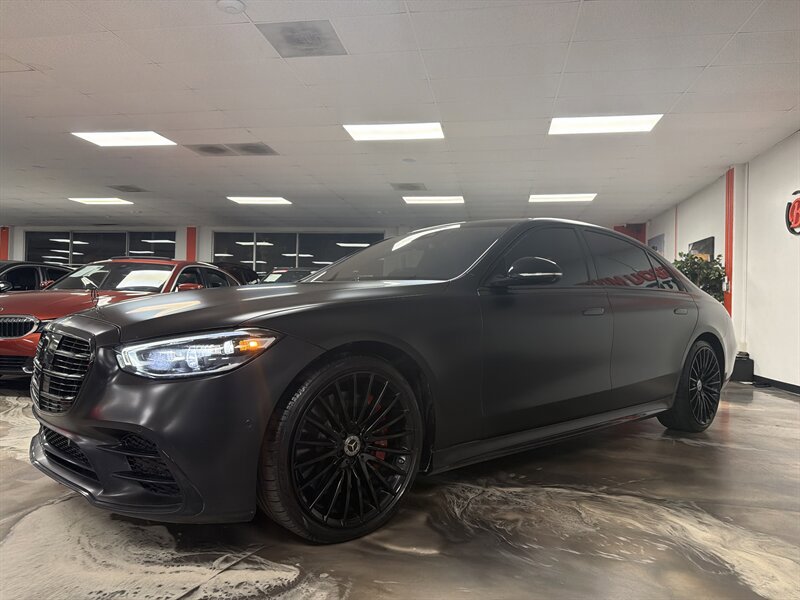Used 2022 Mercedes-Benz S 580 4MATIC Sedan w/ AMG Line Package image 4