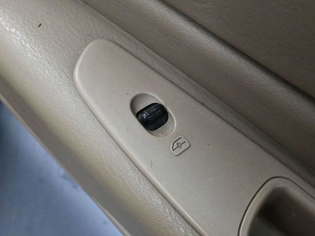 Used 2004 Chrysler Sebring LXi w/ Electronics Convenience Group image 35