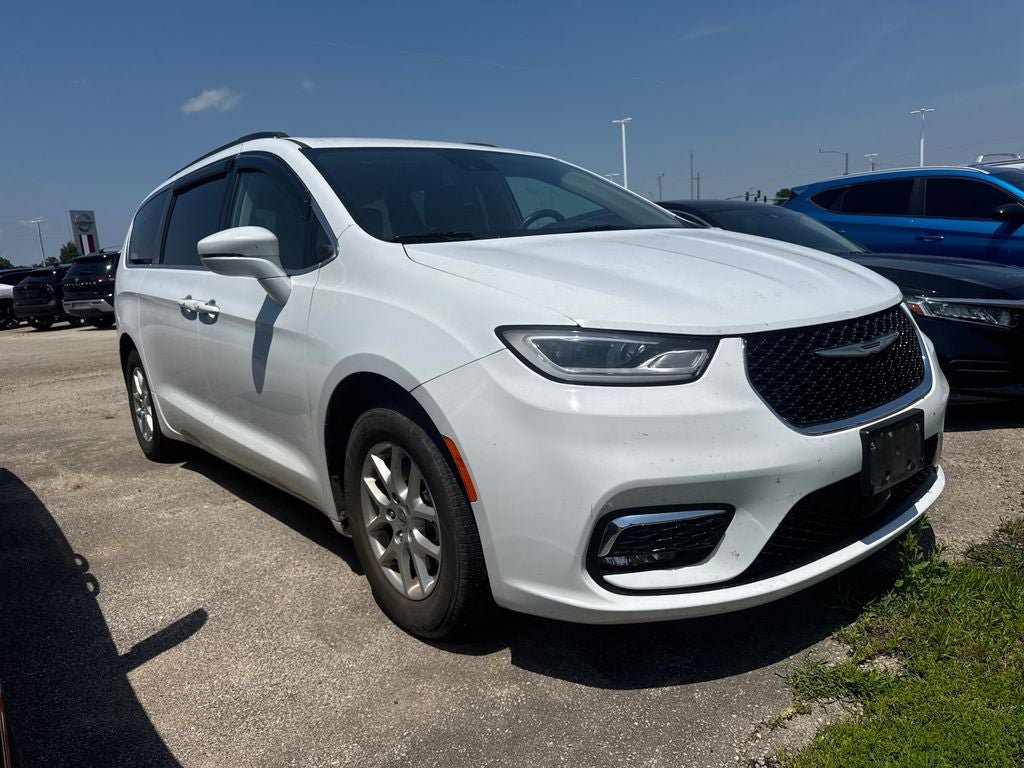 Used 2022 Chrysler Pacifica Touring-L FWD image 3