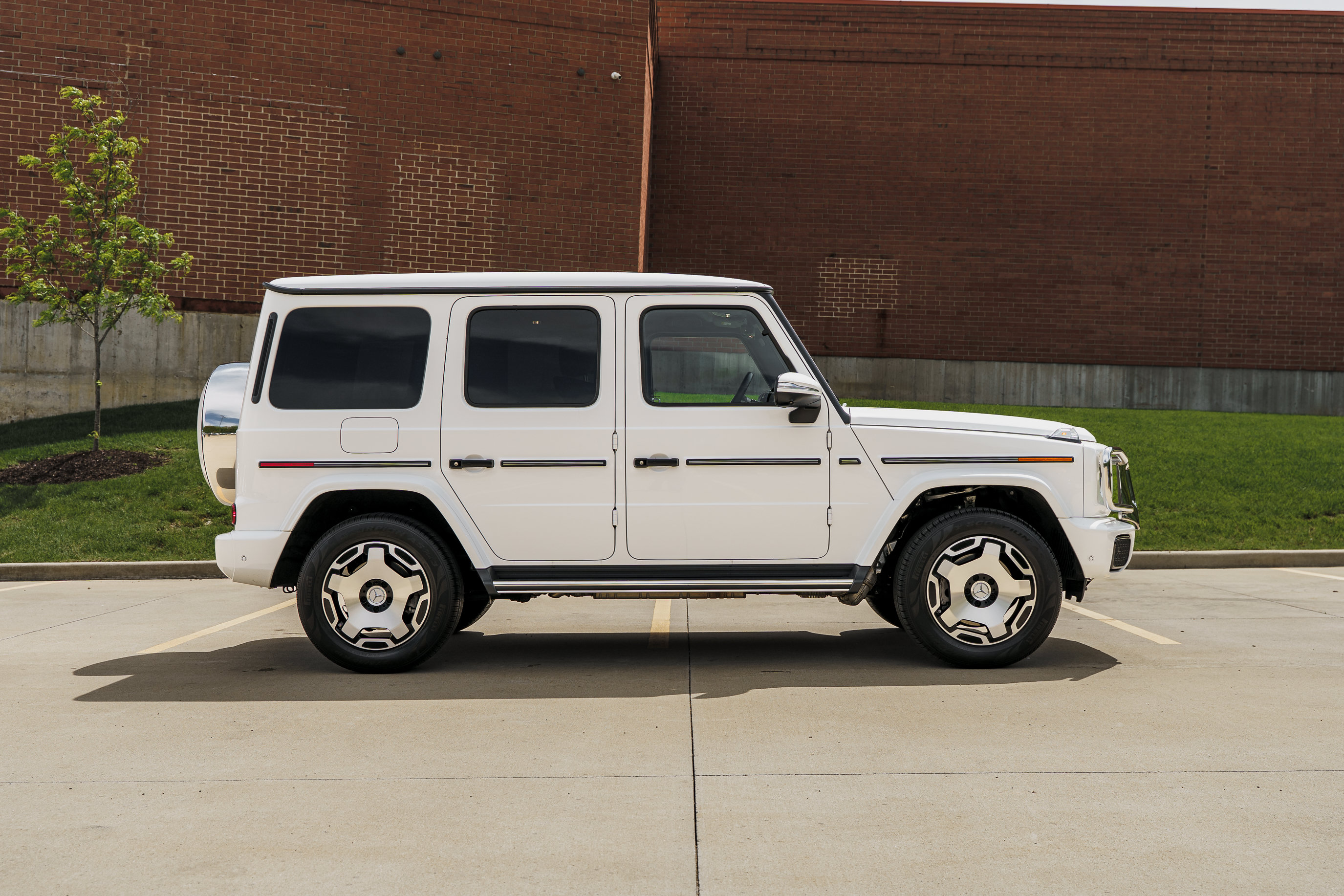 Used 2025 Mercedes-Benz G 550 image 3