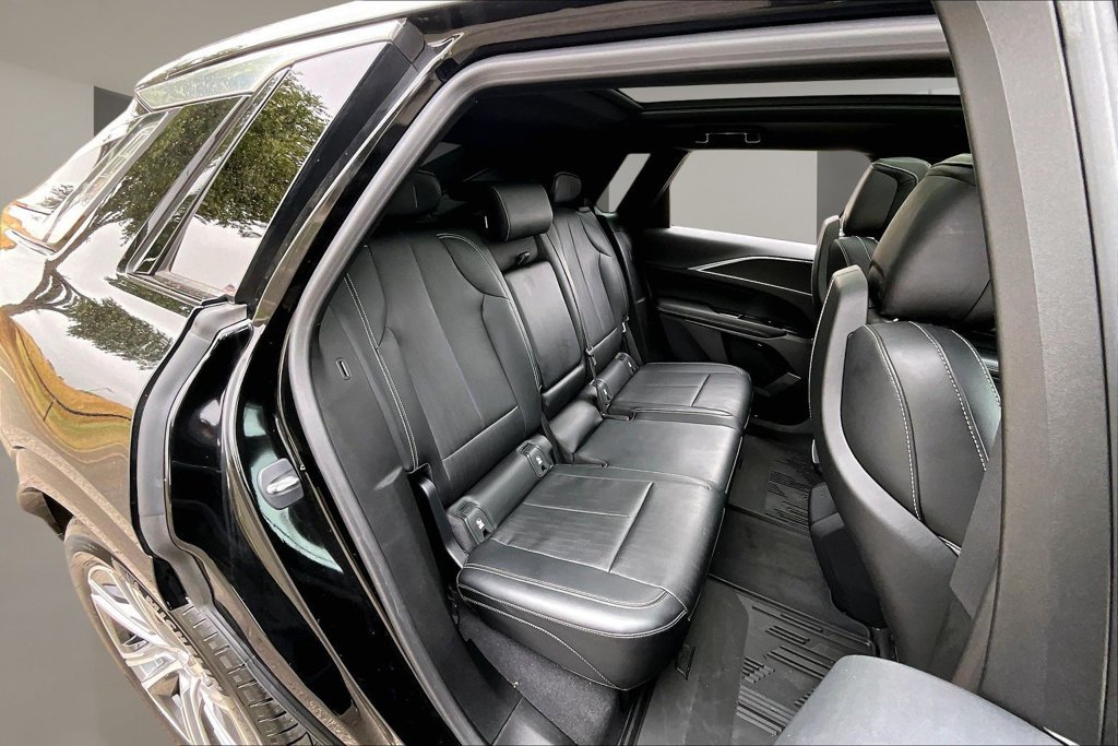 Certified 2024 Cadillac Lyriq Luxury RWD image 29