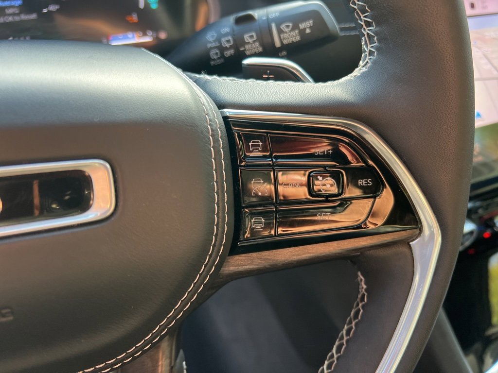 Used 2023 Jeep Grand Cherokee Overland image 16