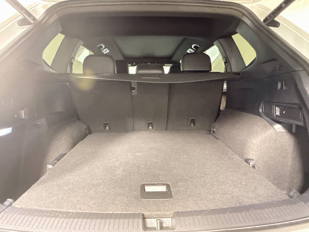 Used 2022 Volkswagen Tiguan SEL R-Line AWD/4WD image 34