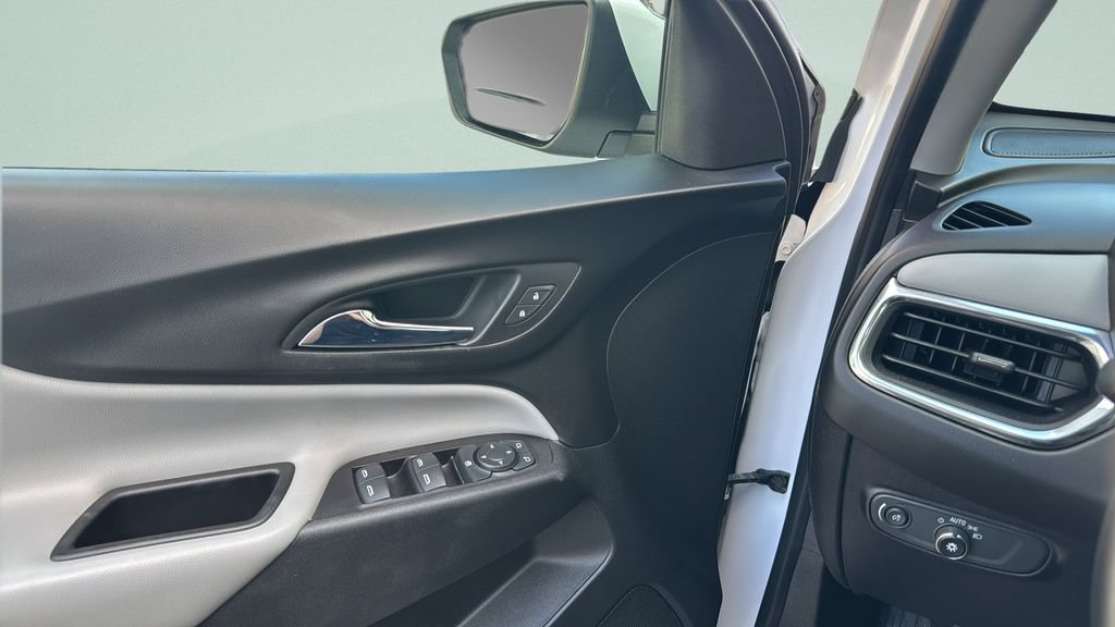Used 2018 Chevrolet Equinox LT FWD image 15