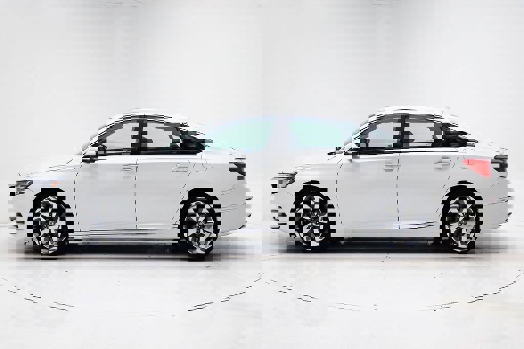 Used 2018 Honda Accord Touring image 7