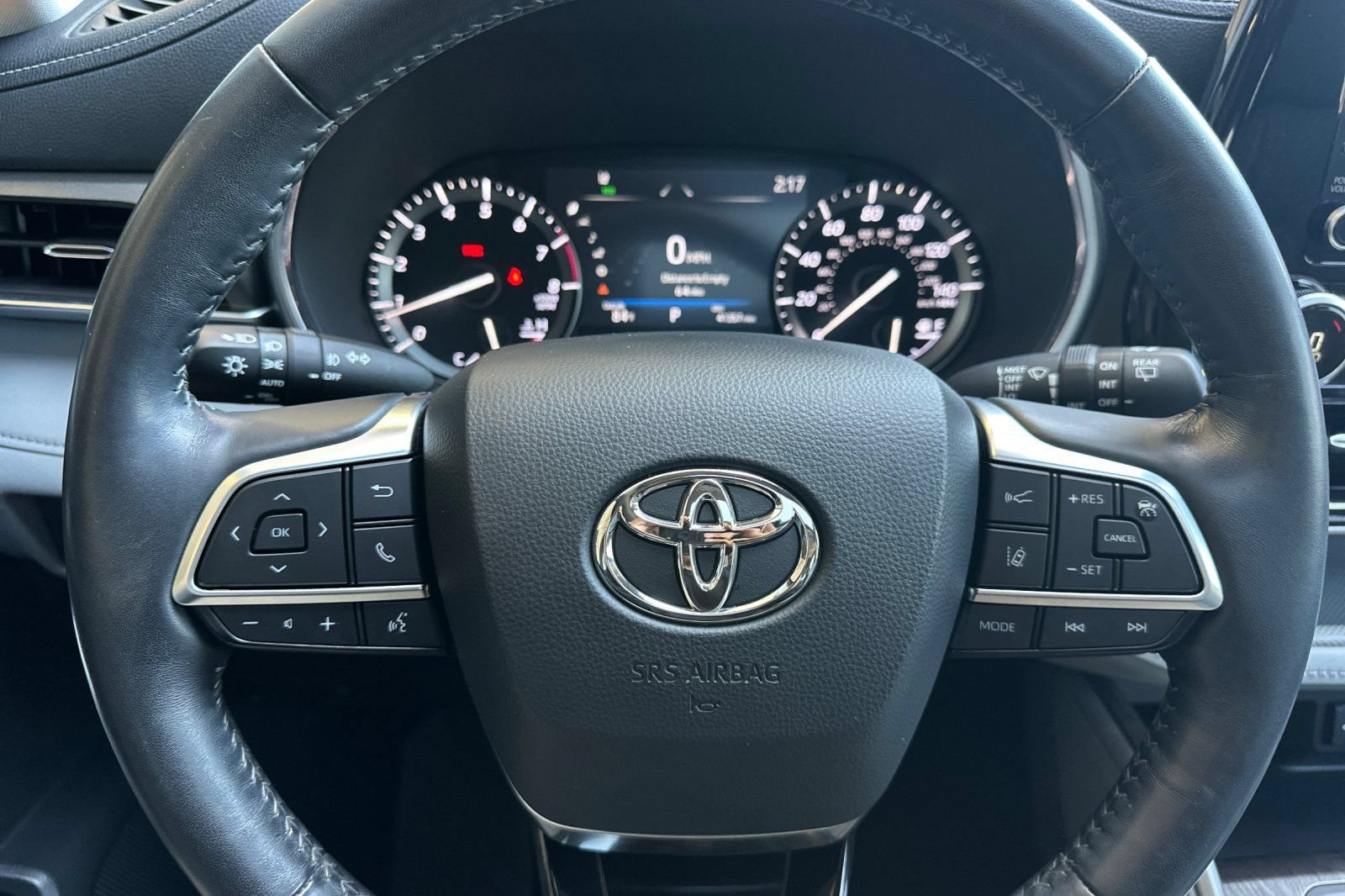 Used 2020 Toyota Highlander Limited FWD image 25