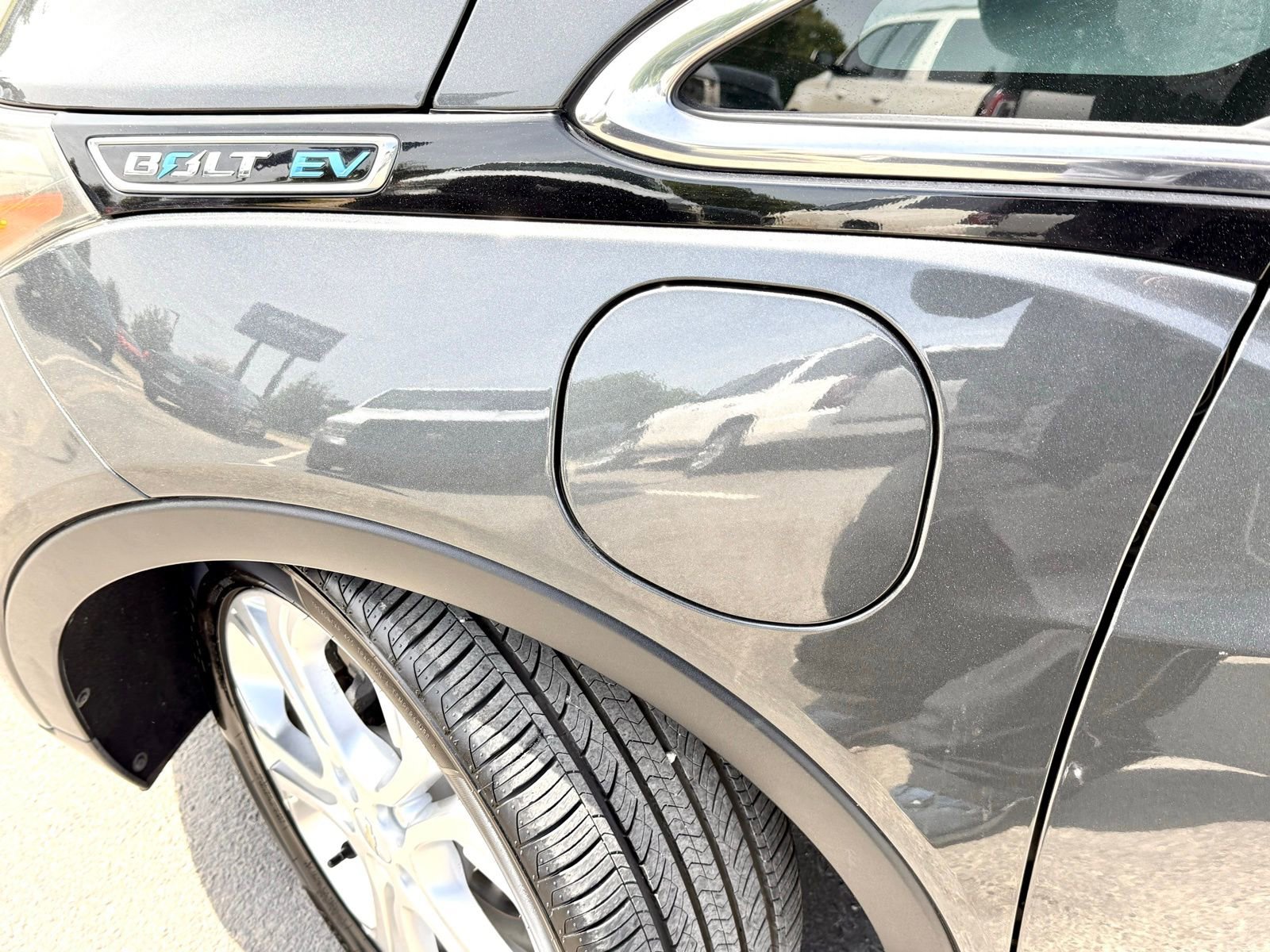 Used 2018 Chevrolet Bolt LT FWD image 4