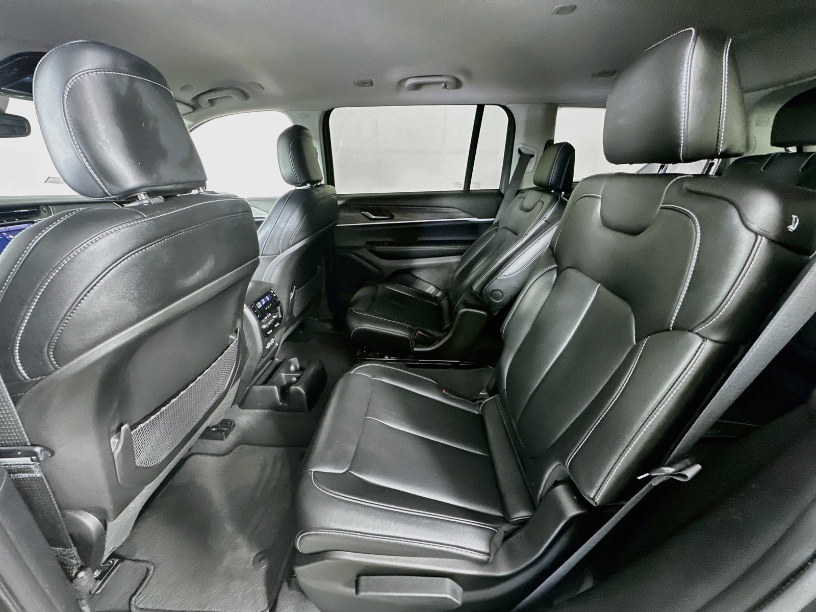 Used 2023 Jeep Grand Cherokee L Limited RWD image 24