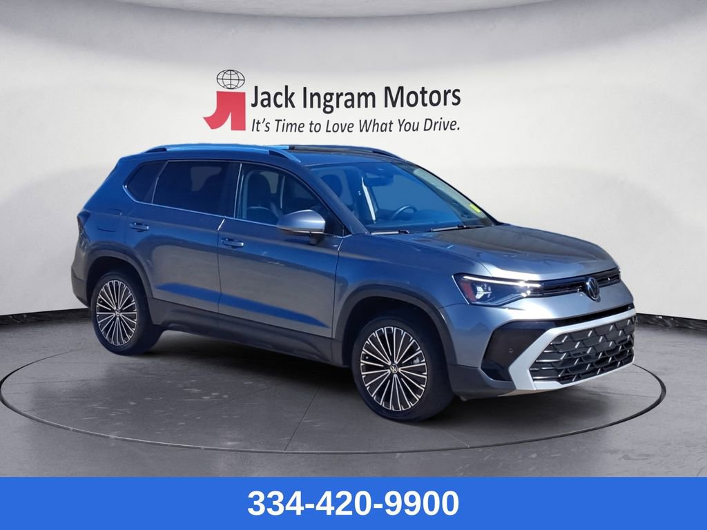 Used 2025 Volkswagen Taos SE w/ Panoramic Sunroof Package image 7