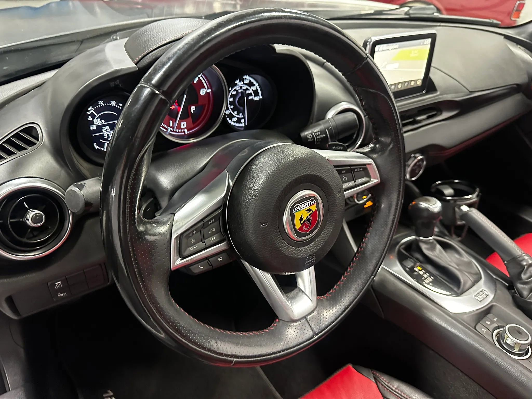 Used 2018 FIAT 124 Spider Abarth w/ Convenience Group image 11