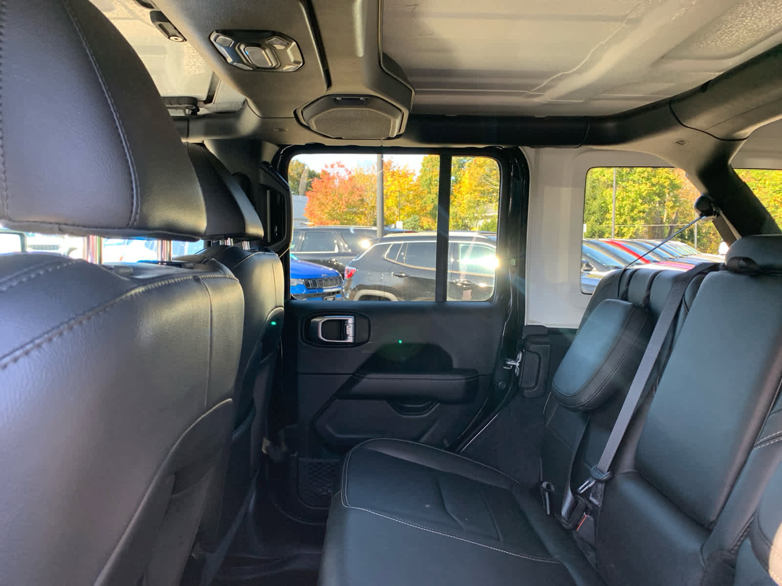 Used 2023 Jeep Wrangler Sahara w/ Cold Weather Group image 30