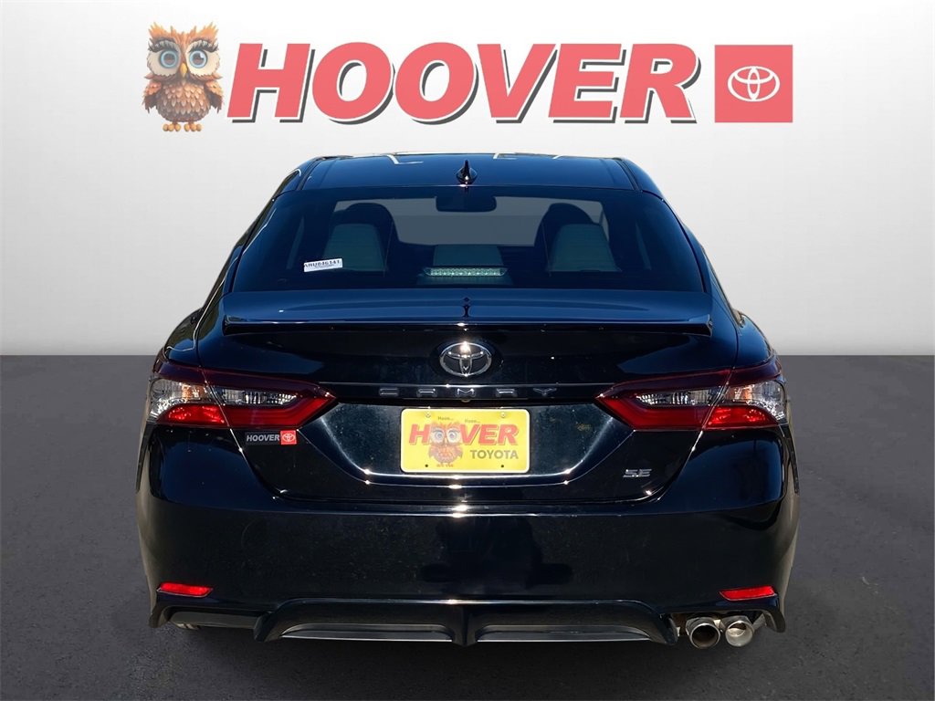 Used 2024 Toyota Camry SE image 3