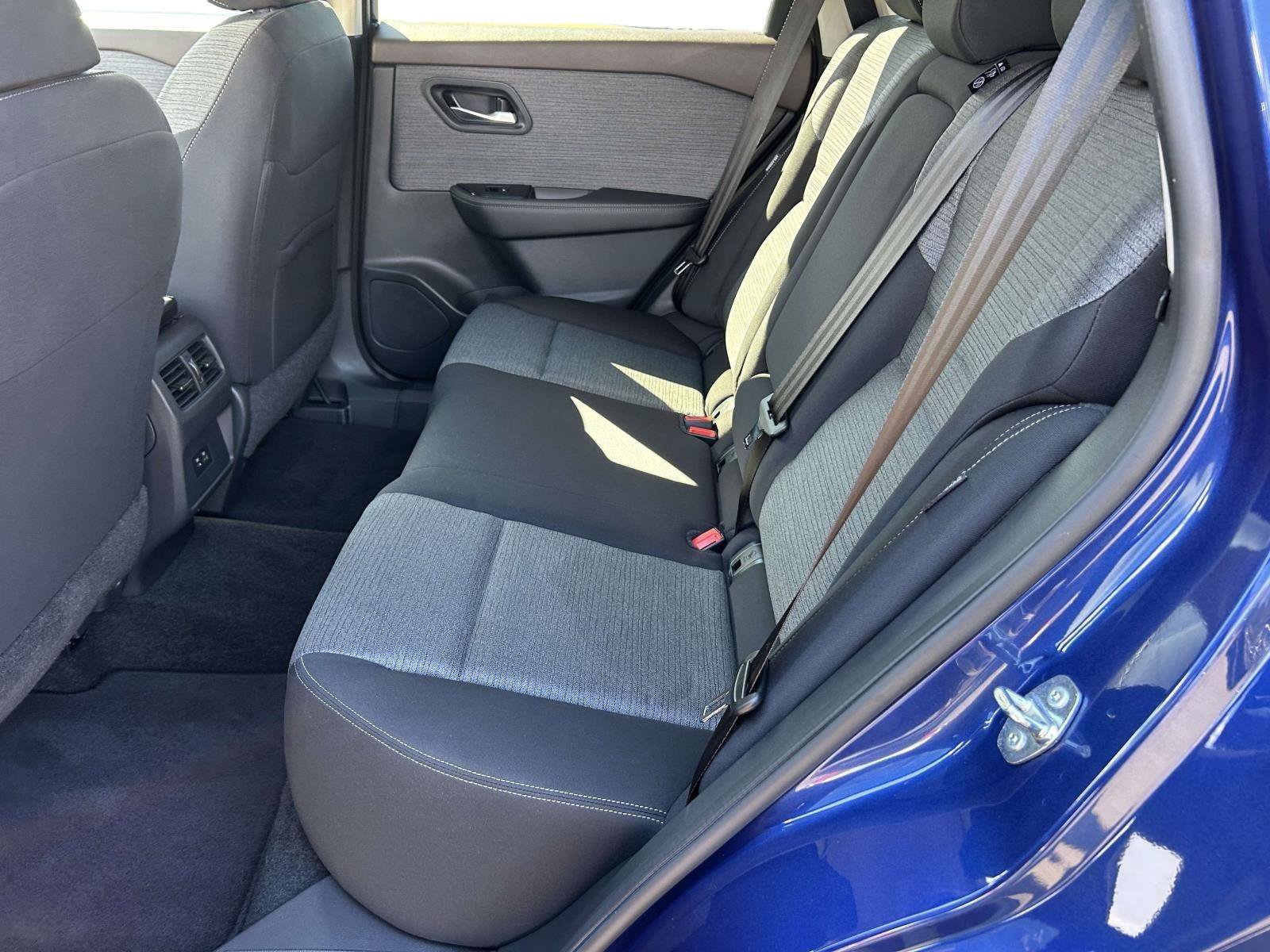 Used 2023 Nissan Rogue SV AWD/4WD image 10