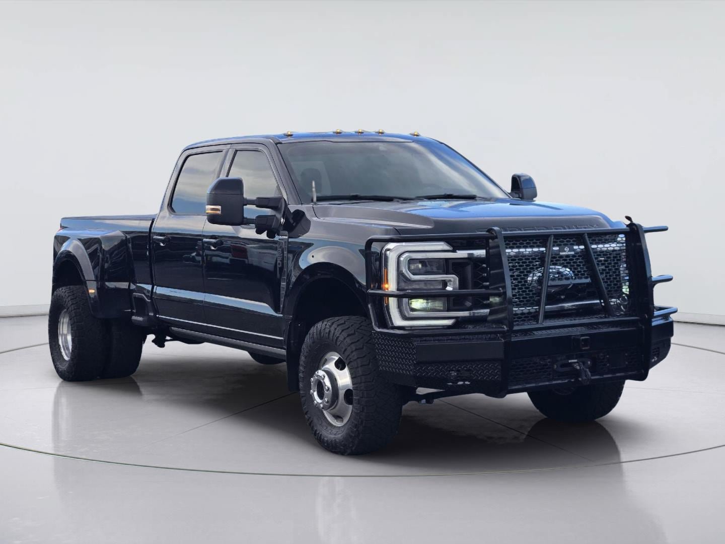 Used 2025 Ford F350 Platinum AWD/4WD image 3