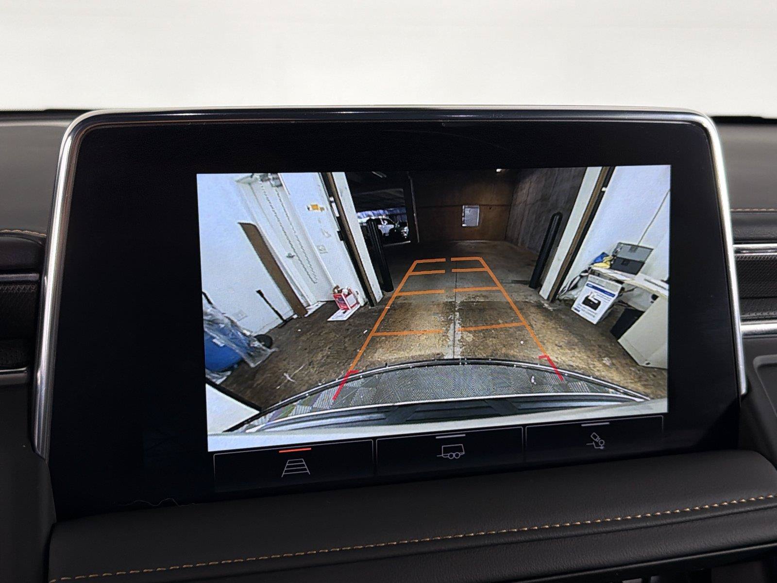 Used 2023 GMC Yukon XL AT4 w/ LPO, Floor Liner Package AWD/4WD image 31