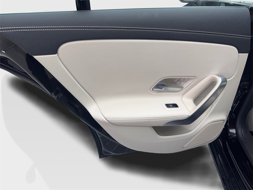 Used 2022 Mercedes-Benz CLA 250 4MATIC image 35