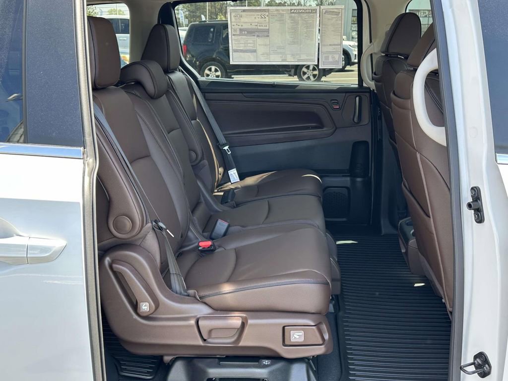 New 2026 Honda Odyssey Touring image 7
