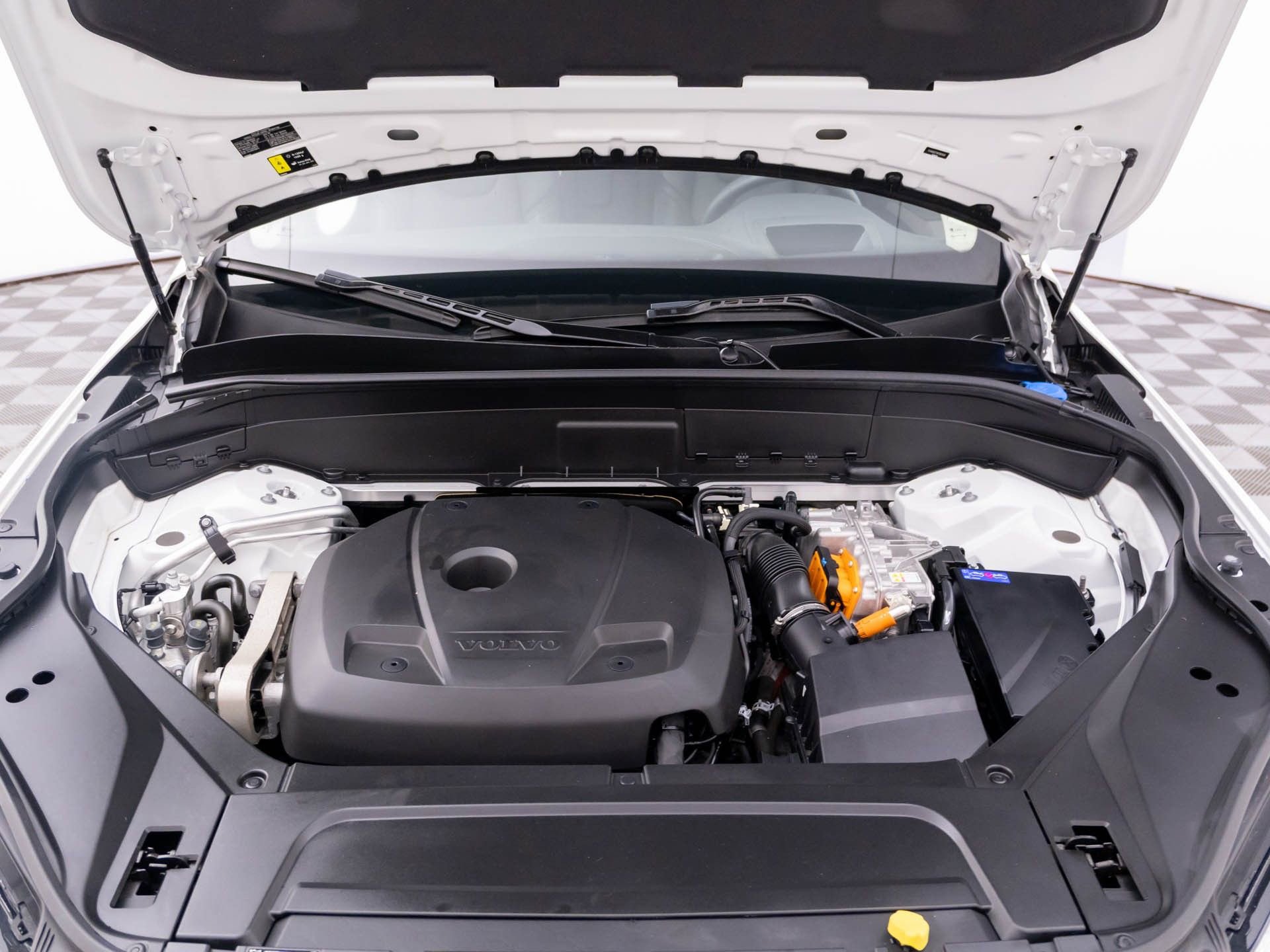 Used 2024 Volvo XC90 T8 Ultimate w/ Lounge Package image 35