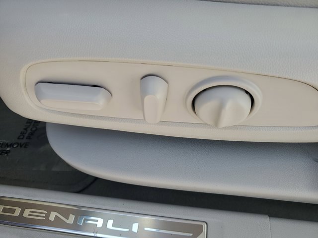Used 2020 GMC Acadia Denali image 25