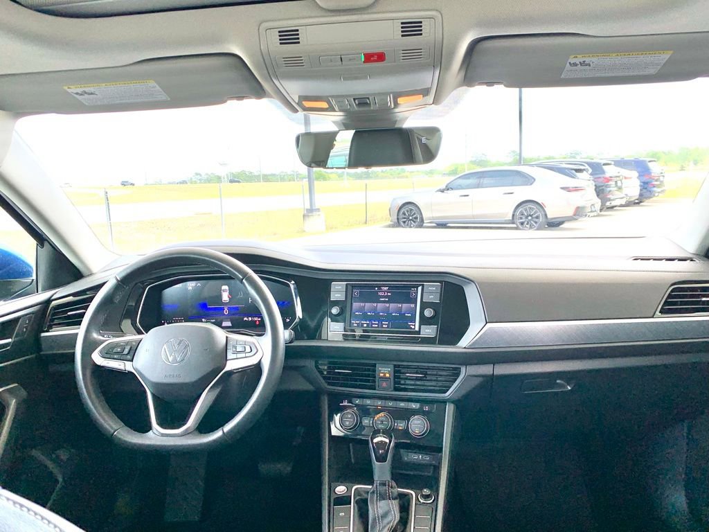 Used 2024 Volkswagen Jetta SE image 25