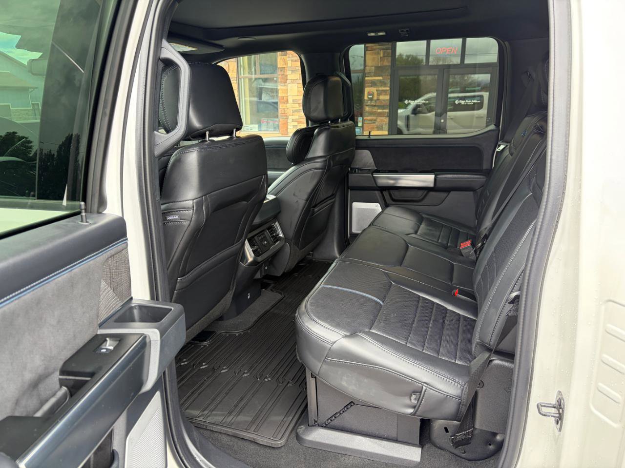 Used 2025 Ford F450 Platinum w/ Camper Package image 5