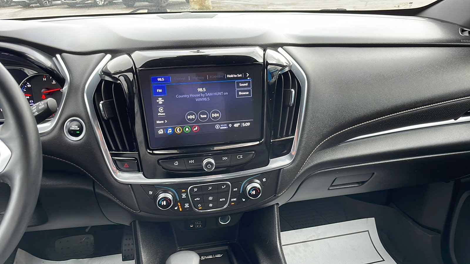 Used 2023 Chevrolet Traverse Premier image 11