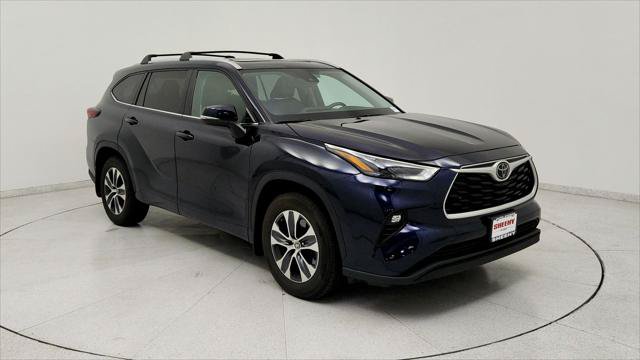 Certified 2024 Toyota Highlander XLE FWD image 1
