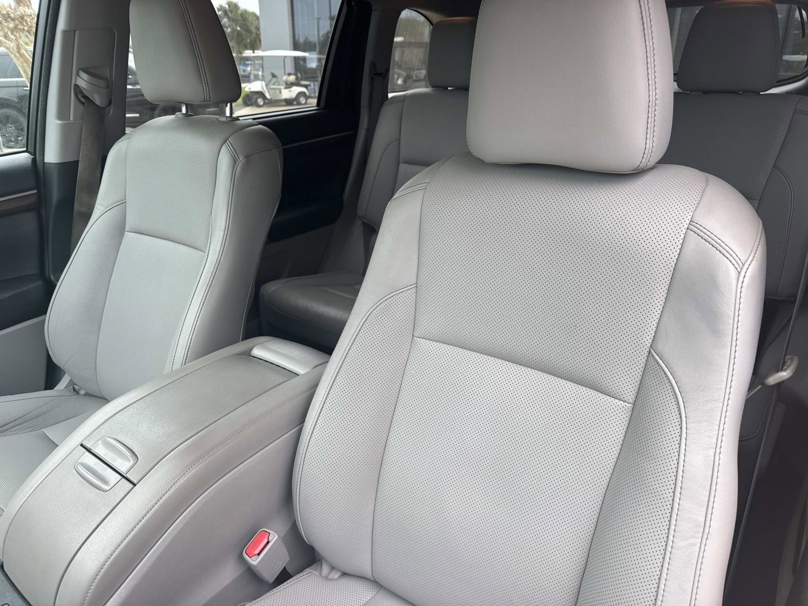 Used 2014 Toyota Highlander Limited image 23