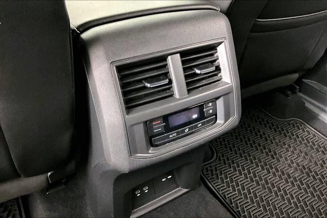 Used 2023 Volkswagen Atlas SEL R-Line AWD/4WD image 9