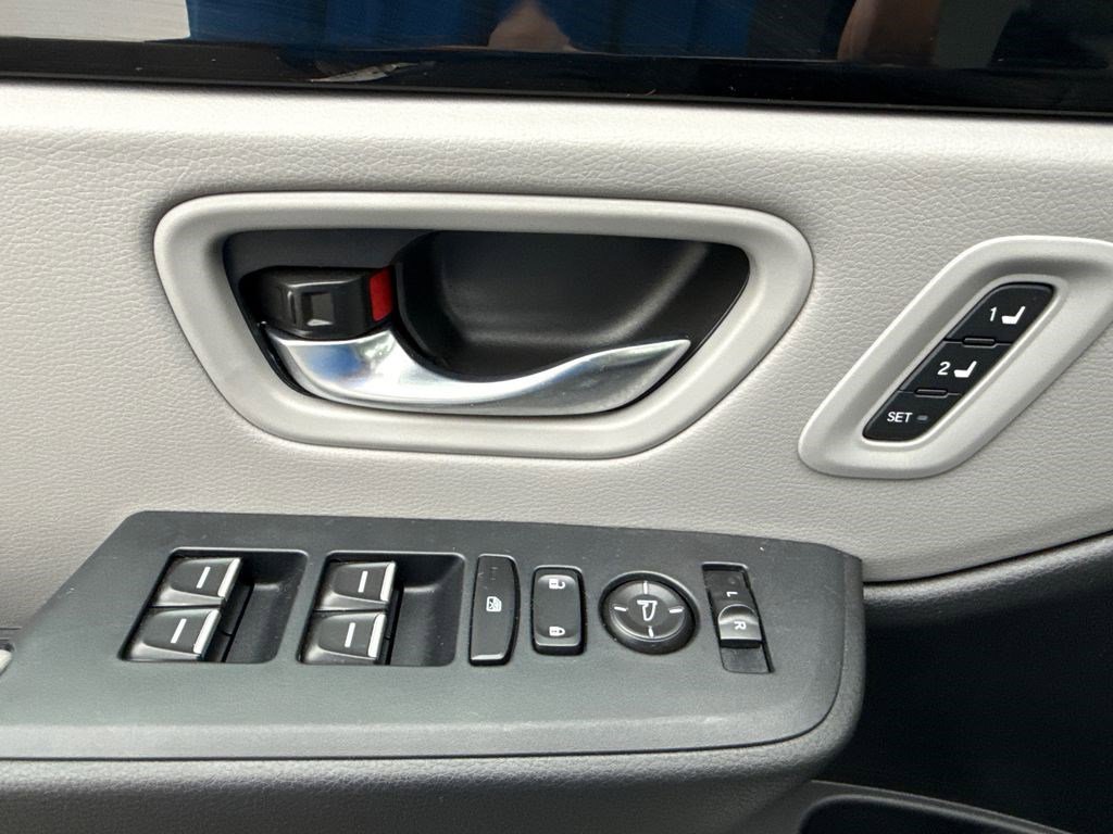 Certified 2025 Honda Pilot Touring image 22