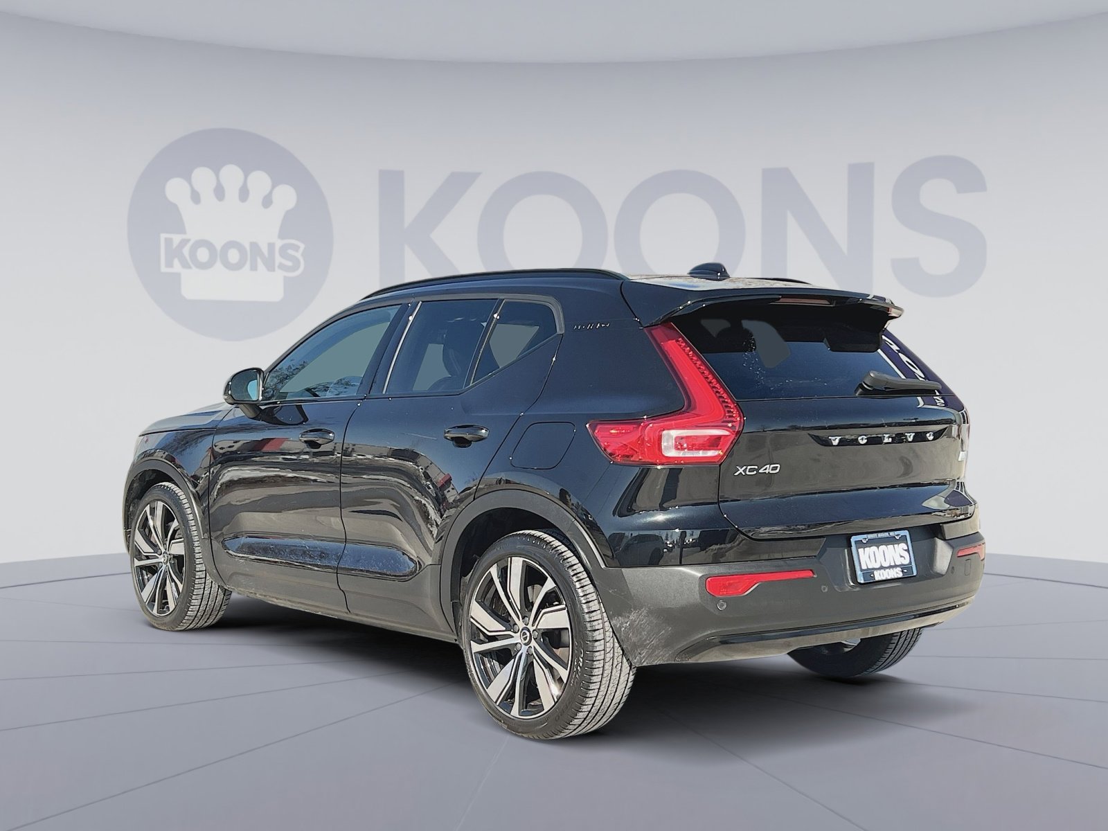 Used 2021 Volvo XC40 P8 Recharge w/ Advanced Package image 4