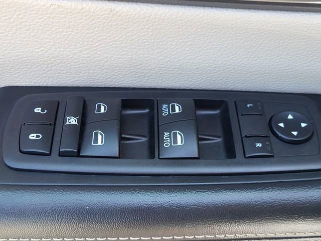 Used 2024 Chrysler Pacifica Touring-L image 8