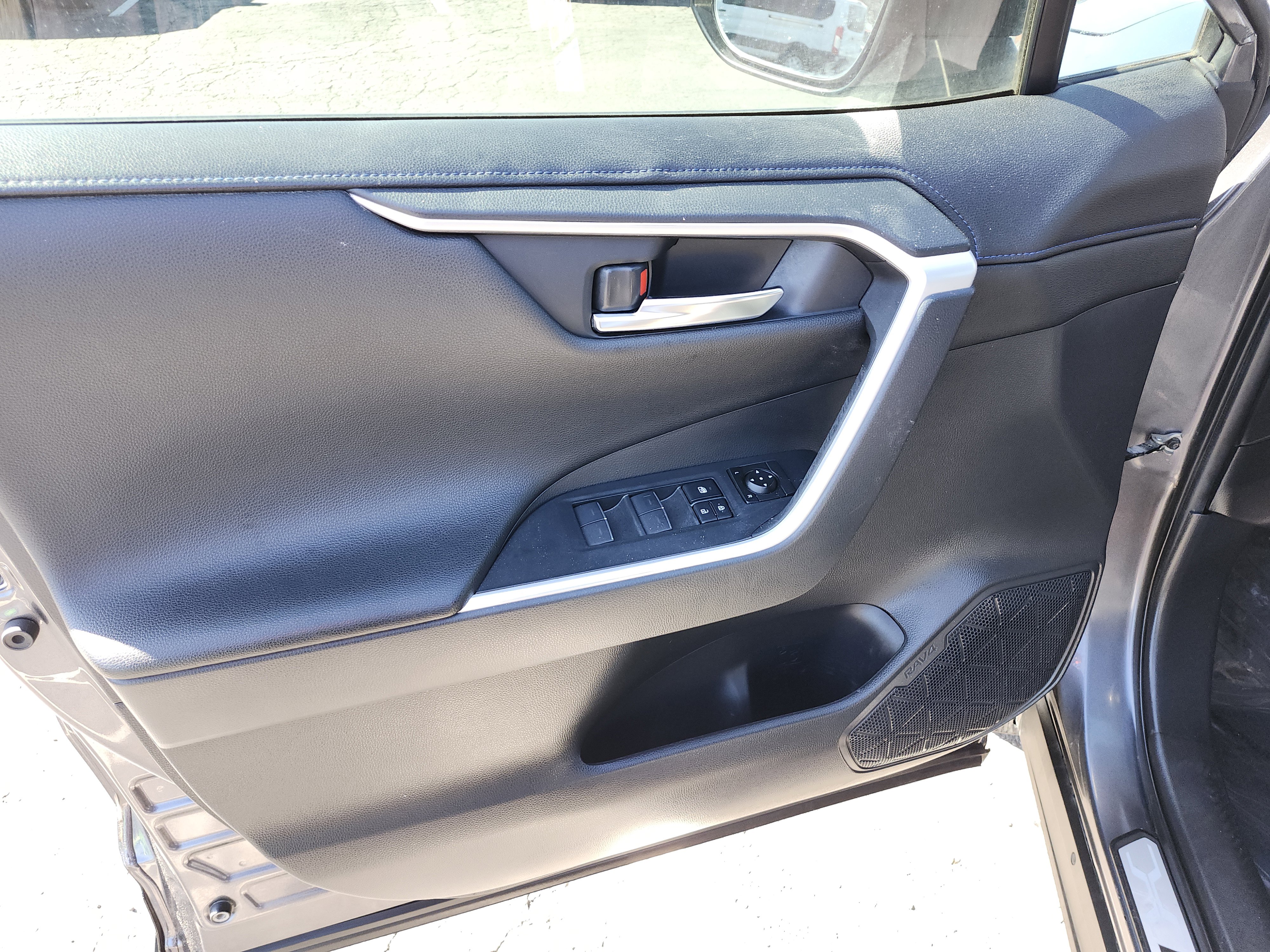 Used 2022 Toyota RAV4 XSE image 27