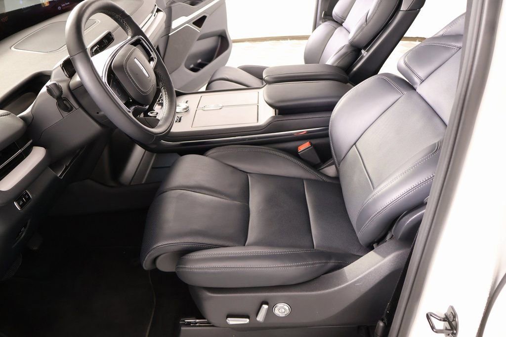 New 2025 Lincoln Navigator Reserve w/ Jet Appearance Package image 13