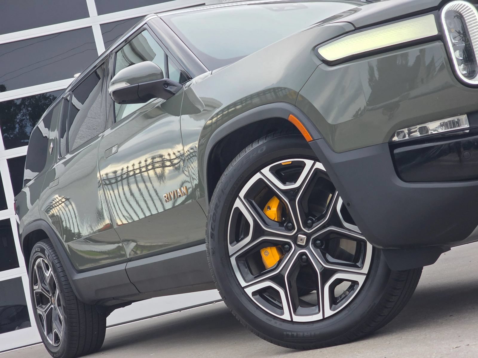 Used 2023 Rivian R1S Launch Edition Quad AWD/4WD image 12