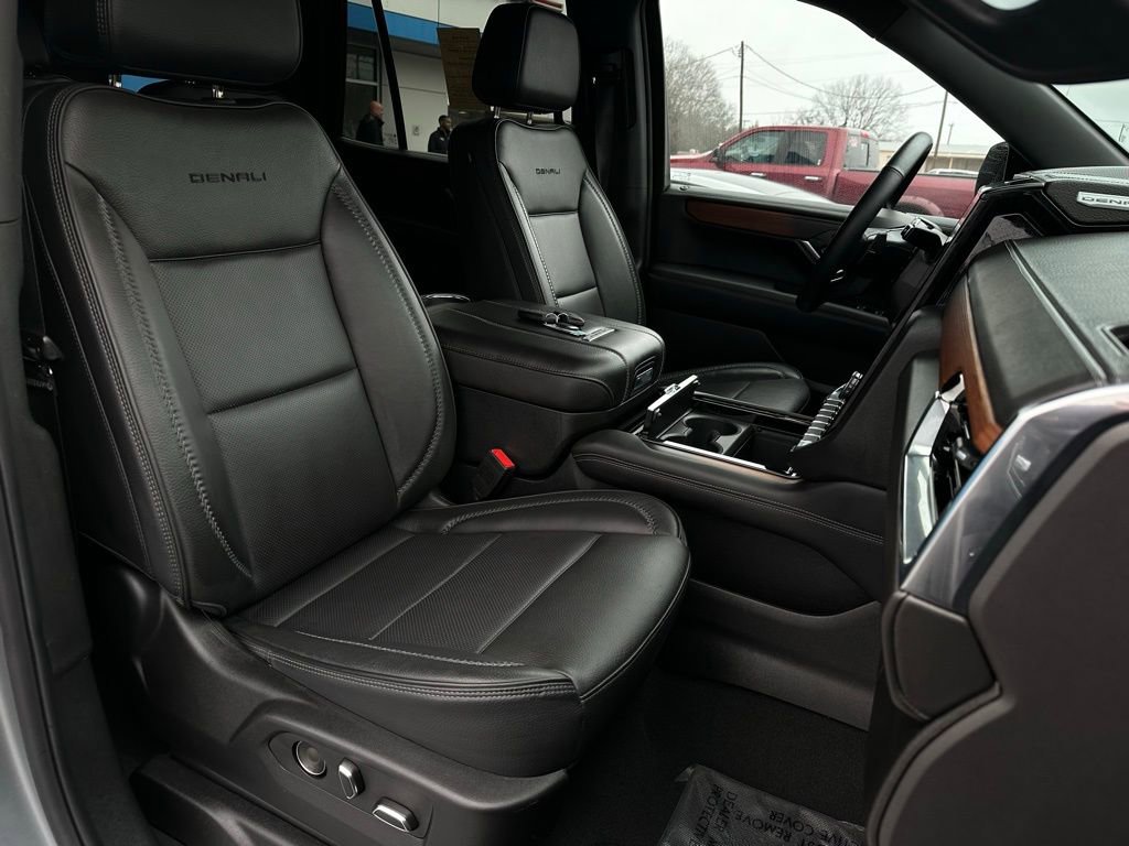 Certified 2025 GMC Yukon Denali image 18