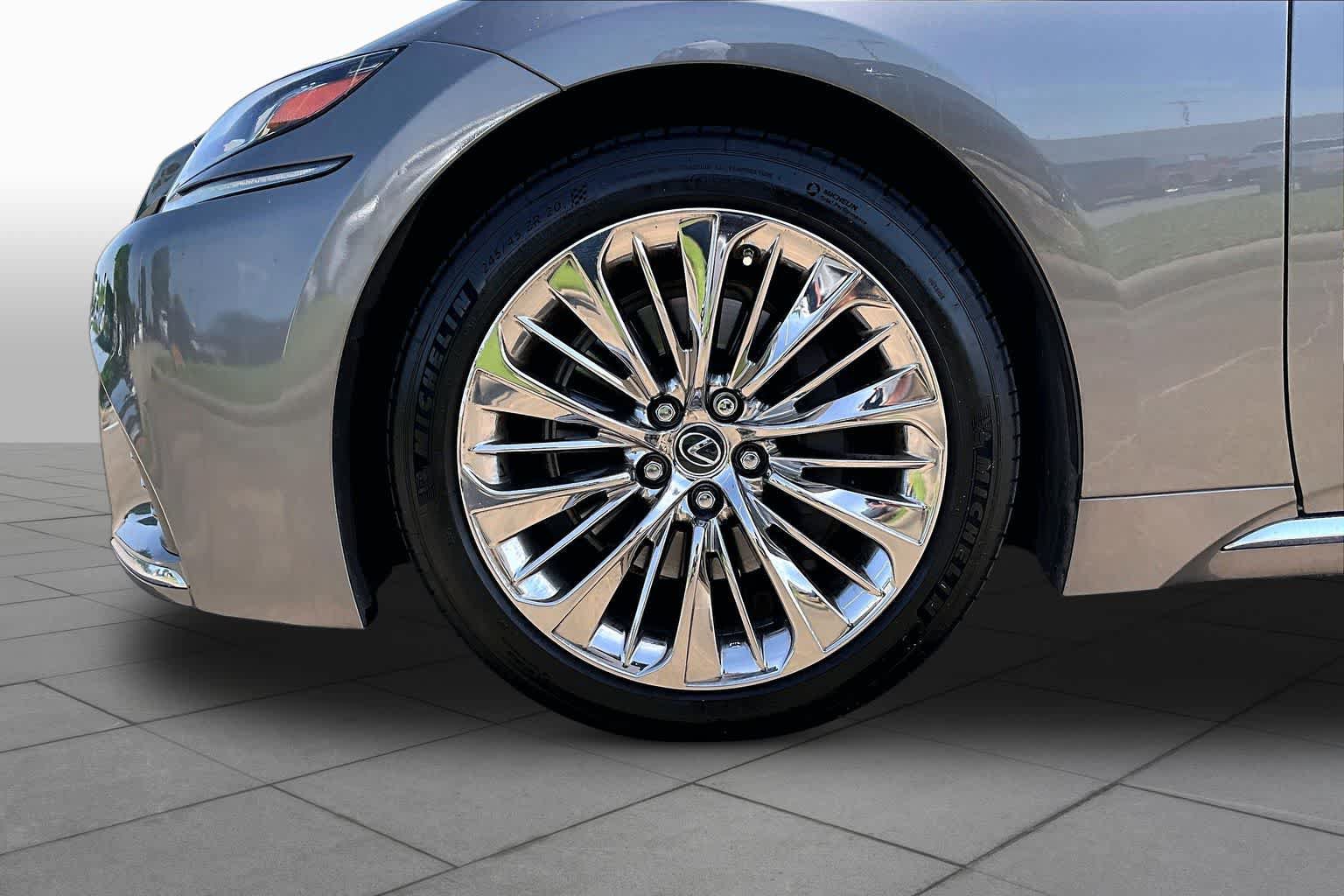 Used 2020 Lexus LS 500 w/ Interior Upgrade Package RWD image 10