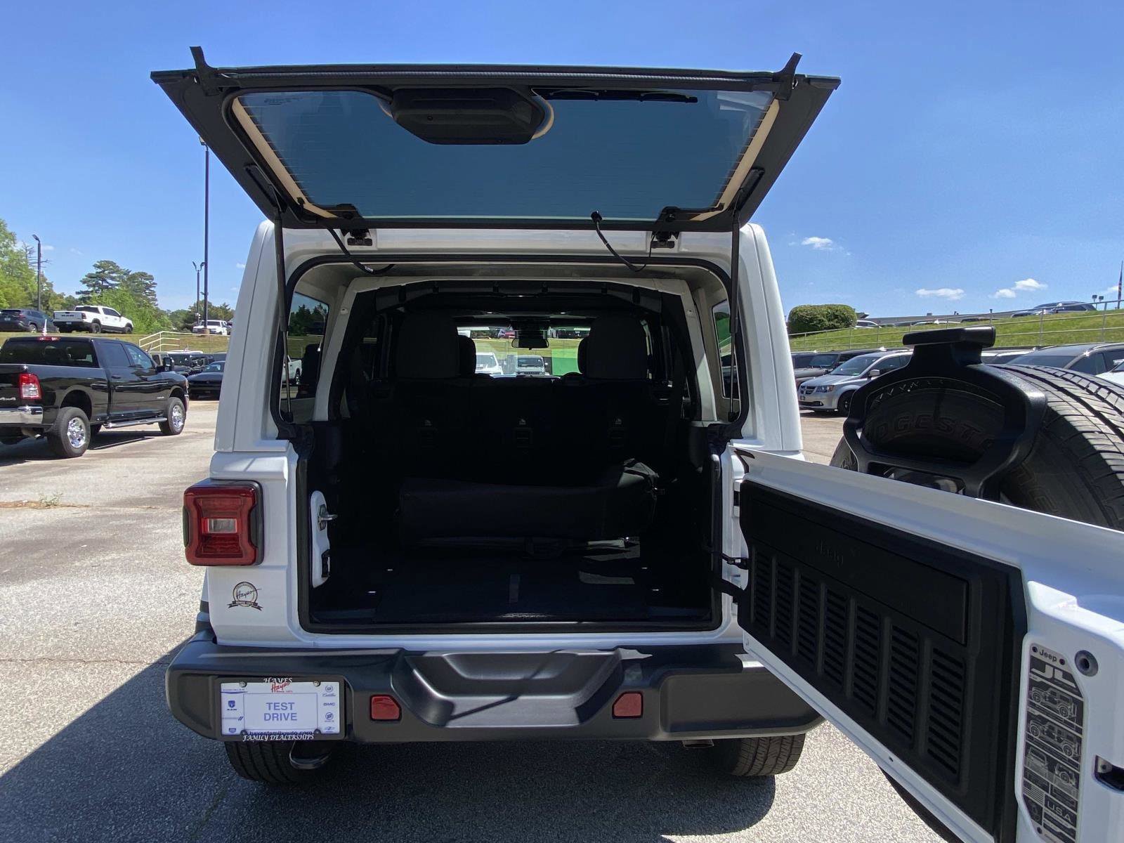 Used 2024 Jeep Wrangler Unlimited Sahara w/ Dual Top Group AWD/4WD image 5