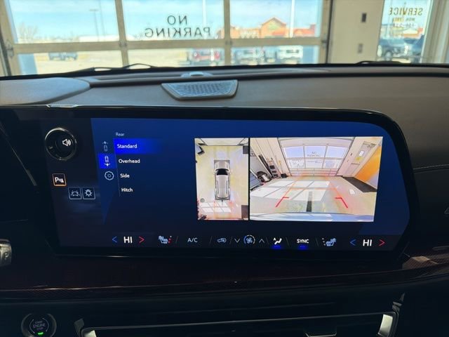 Used 2025 Chevrolet Traverse Z71 w/ Enhanced Driving Package image 4