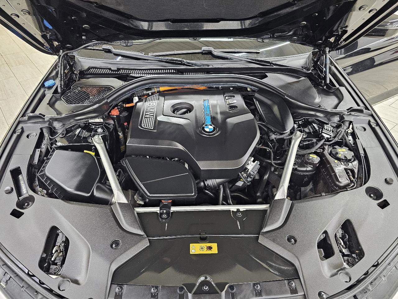 Used 2019 BMW 530e w/ Premium Package image 43