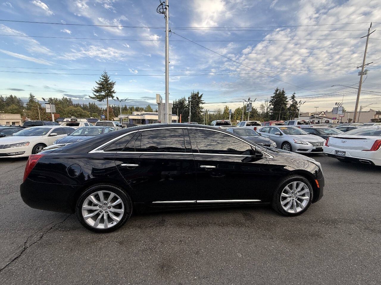 Used 2016 Cadillac XTS Luxury AWD/4WD image 3