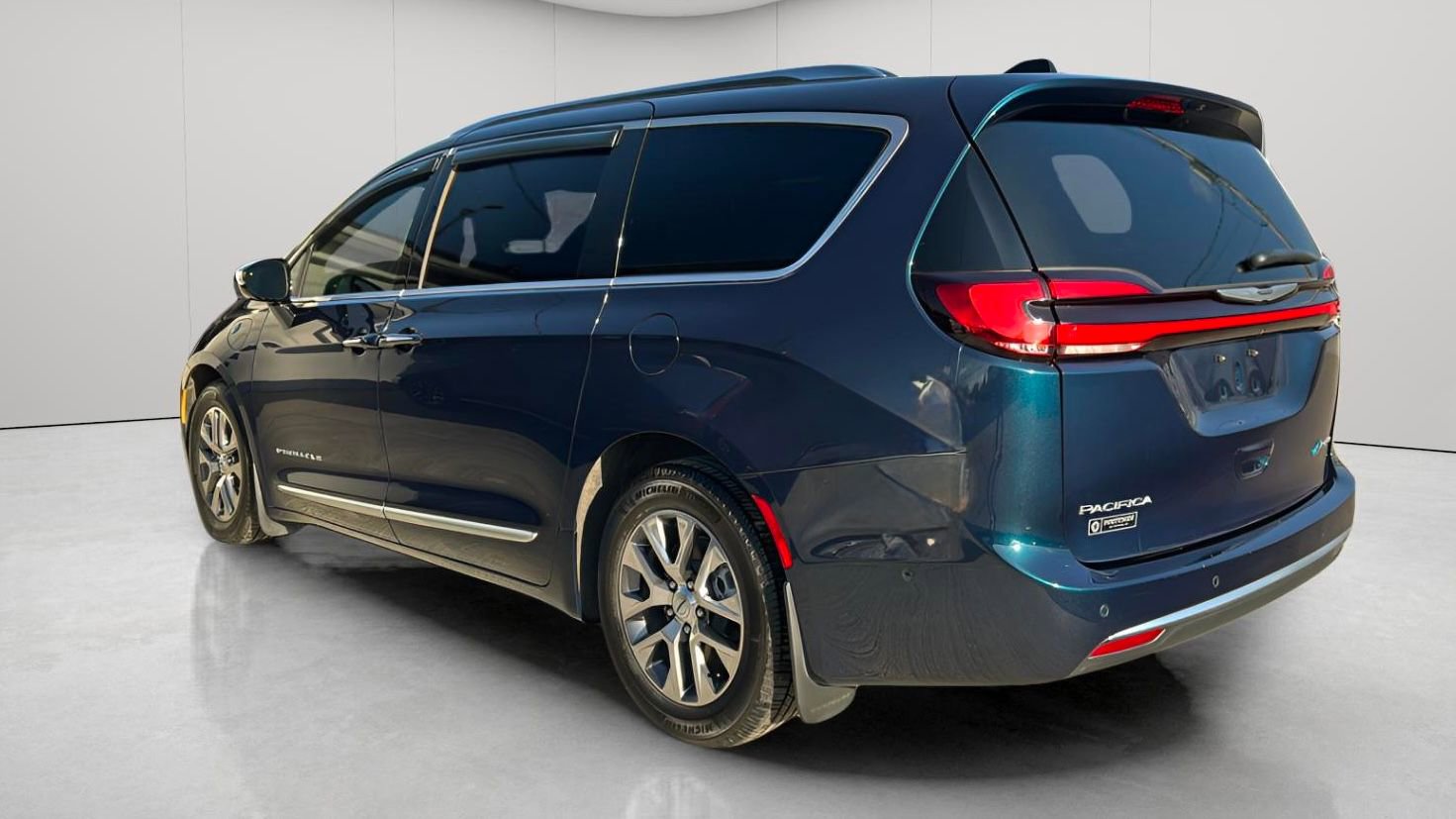 Used 2023 Chrysler Pacifica Pinnacle image 10