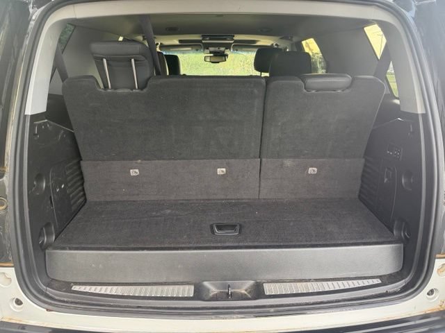 Used 2016 Cadillac Escalade Premium RWD image 3