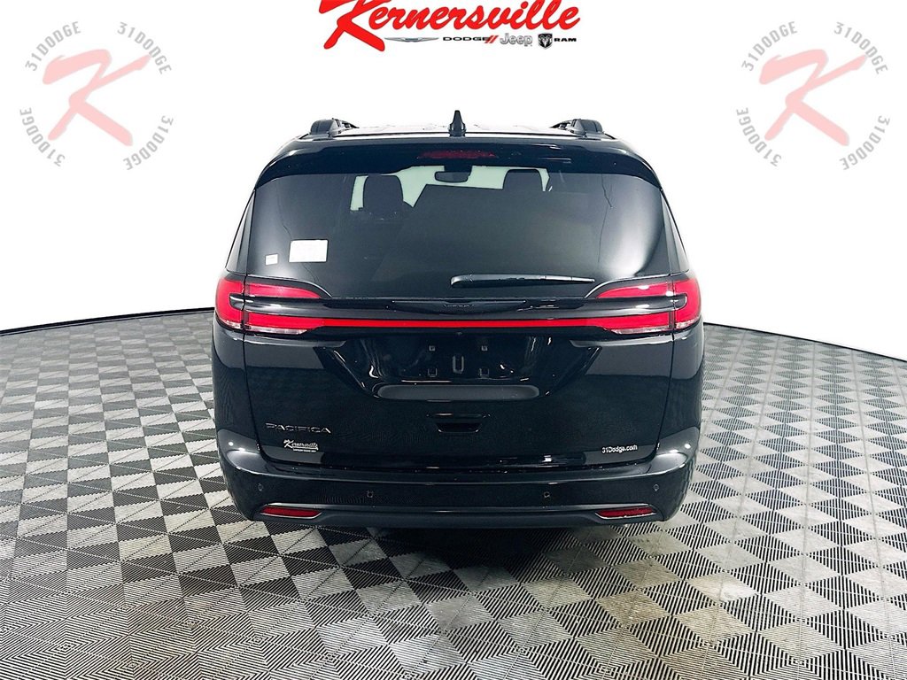 New 2025 Chrysler Pacifica Select w/ Uconnect Theater Family Group image 6