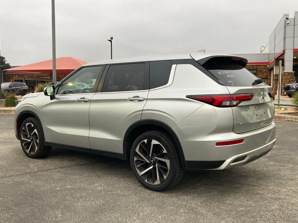Used 2024 Mitsubishi Outlander SE FWD image 7