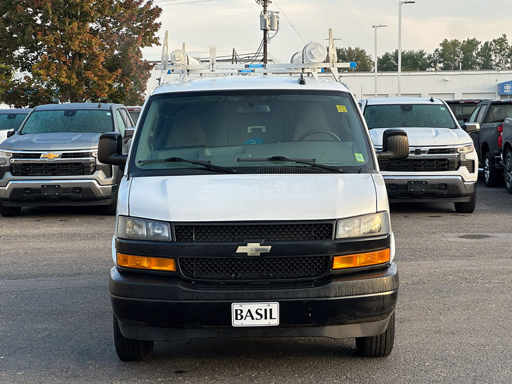 Used 2018 Chevrolet Express 3500 w/ Driver Convenience Package RWD image 9