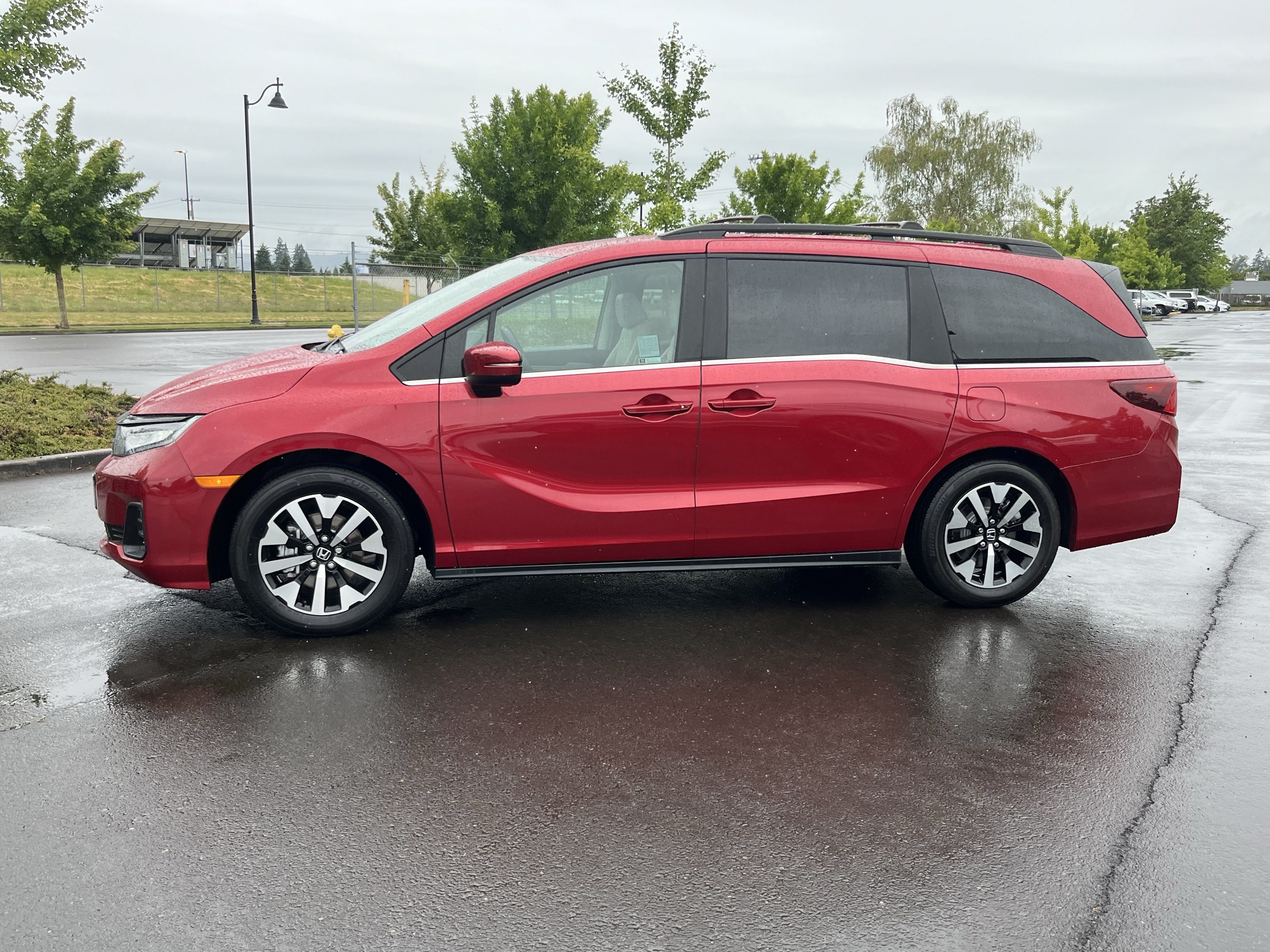 Used 2025 Honda Odyssey EX-L image 2