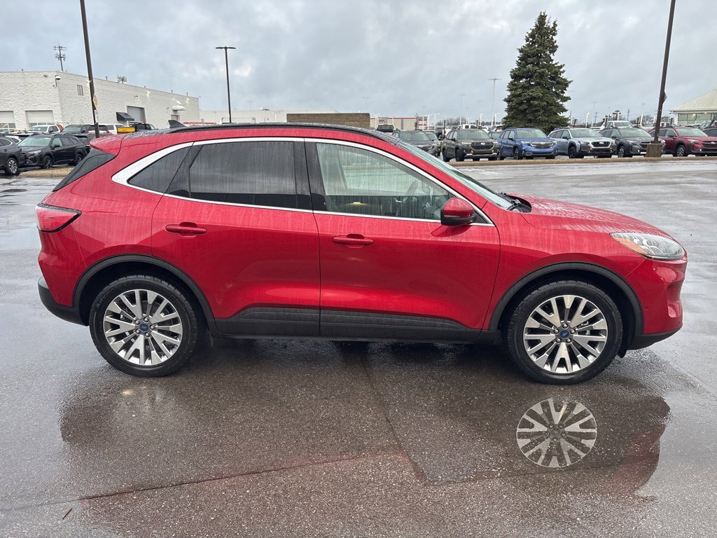 Used 2020 Ford Escape Titanium image 2